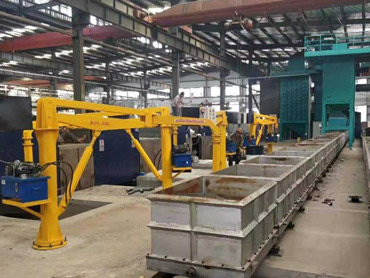 Single operator of melted steel casting manipulator シングルオペレーター