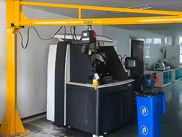 コラムタイプ電気回転ジブクレーン