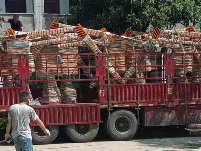 ミャンマーに運ばれた7セットの造形機